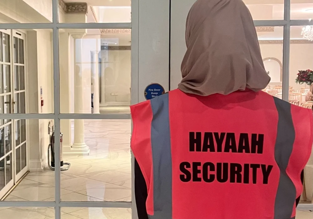 female-guard-doors-dOqbbRQxGPC0WaeL